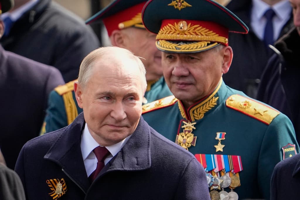 El sorprendente cese del ministro de Defensa de Putin en medio de la nueva ofensiva rusa en Ucrania