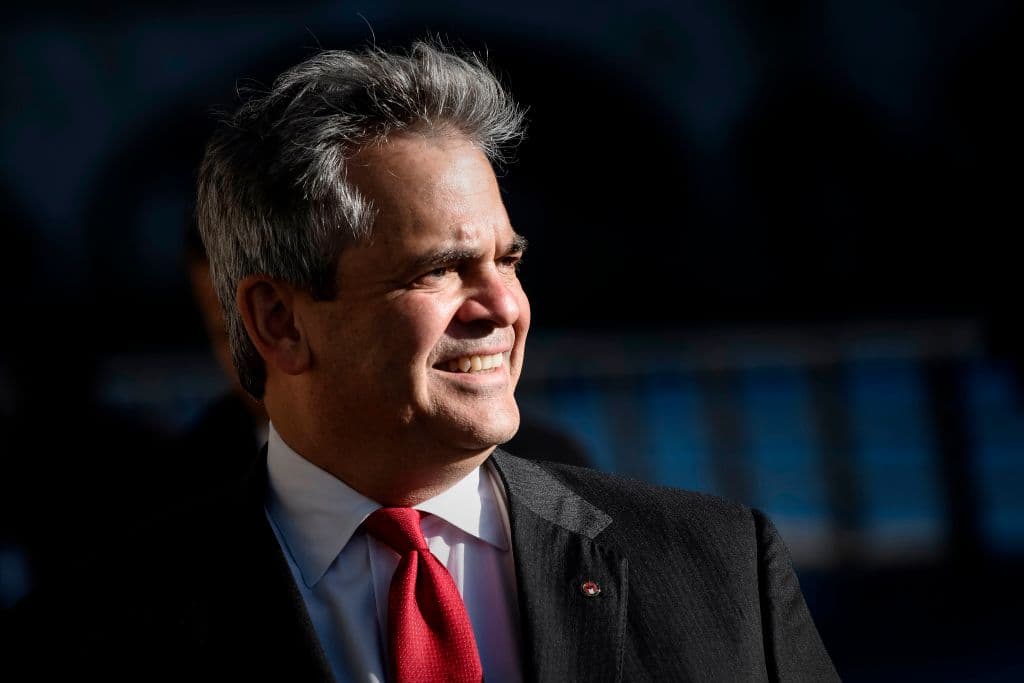 El alcalde demócrata de Austin, Steve Adler, enfrenta una ola de críticas después de que se conociera que había grabado un mensaje el pasado 9 de noviembre en que alentaba a la población a quedarse en casa y respetar las medidas de restricción para evitar el contagio de coronavirus mientras estaba en Cabo San Lucas celebrando la boda de su hija.