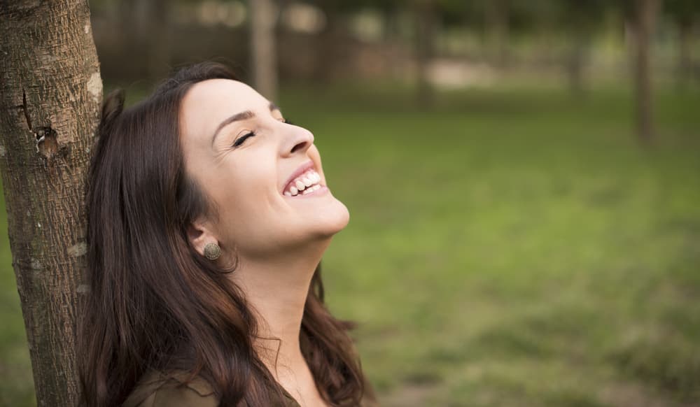 Es una persona a la que le encanta el mundo exterior. Le gusta el contacto con la naturaleza, salir a disfrutar del sol y las aventuras al aire libre.