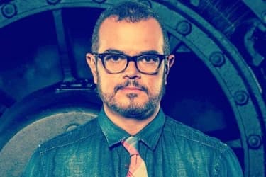 Y sus compatriotas no se sintieron identificados con el tema por lo que tundieron a Syntek en Twitter.