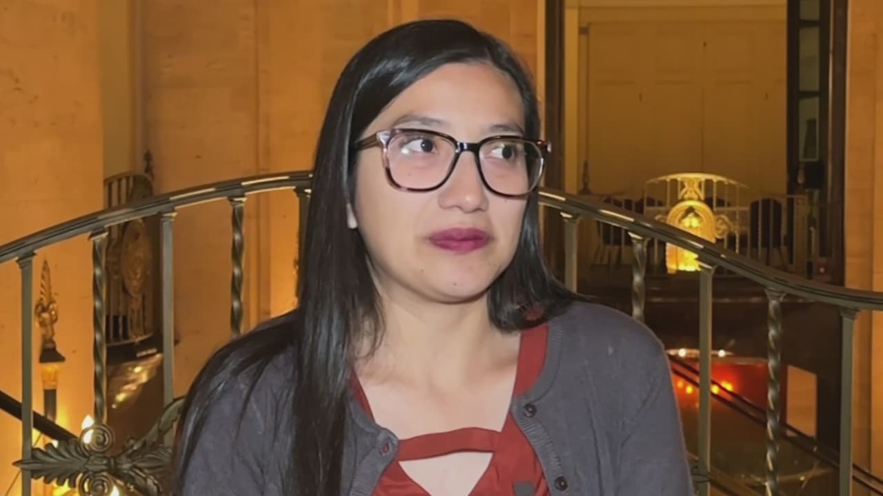 Hispana denuncia que dos sacerdotes abusaron de ella cuando era niña: dice que le archivaron el caso