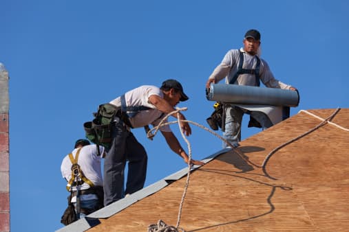 Trabajadores inmigrantes no quieren ir a Florida a reconstruir casas por la ley SB 1718