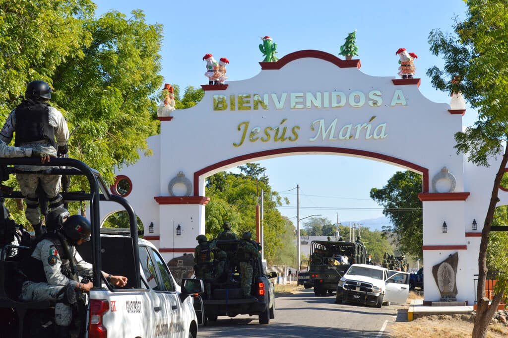 El poblado de Jesús María, a unos 20 kilómetros al noroeste de Culiacán, capital del estado, donde agentes del Ejército y de la Guardia Nacional capturaron el jueves al capo mexicano Ovidio Guzmán. Este sábado todavía los investigadores seguían recolectando pruebas criminales en el lugar.
