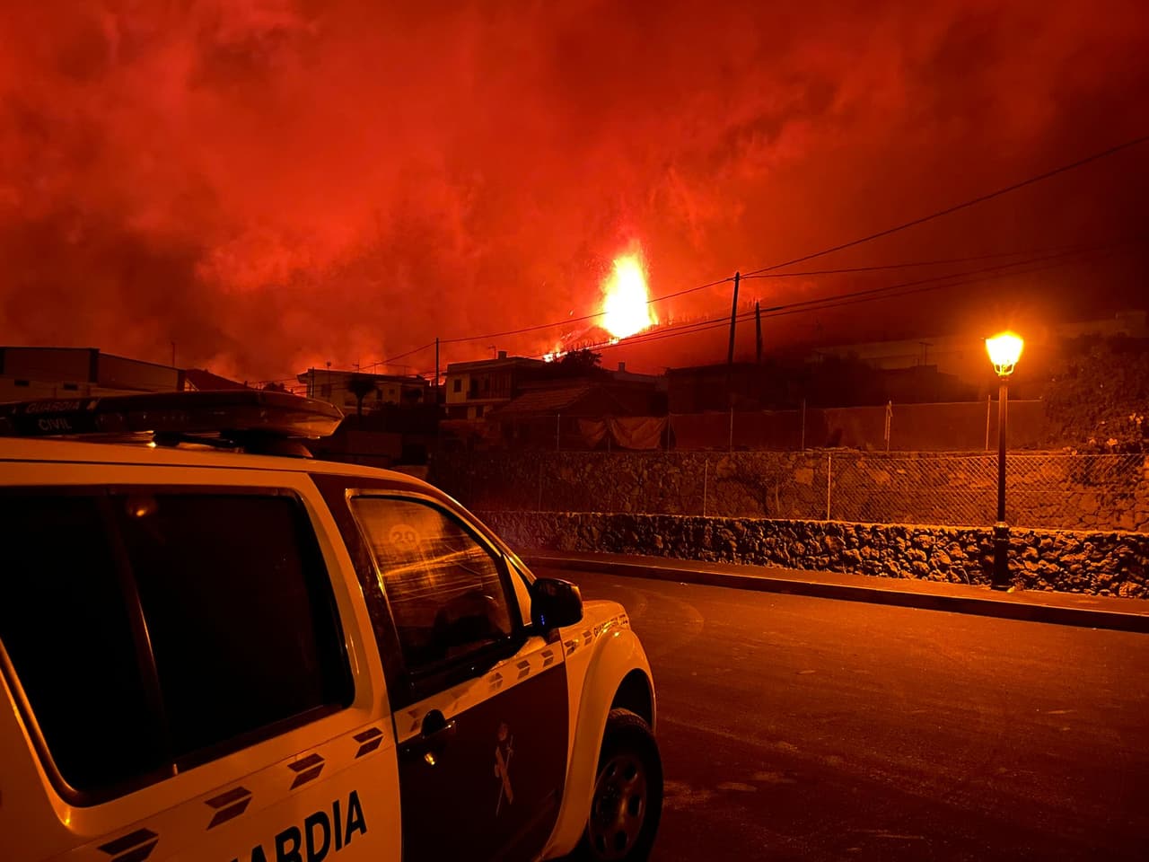 Dentro de las tareas de las fuerzas de seguridad y de emergencias está también el rescate de animales, como puede verse en este reporte de 
<a href="https://twitter.com/RTVCes/status/1439906416031158272" target="_blank">la Guardia Civil de España. </a>