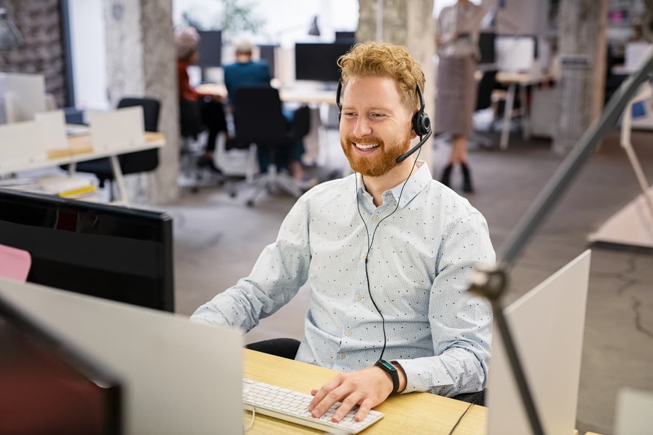 <b>Representante de ventas</b>.
<br>
<br>Salario promedio anual: 59,930 dólares.
<br>
<br>Crecimiento esperado de este empleo para 2029: 0.9%.
<br>
<br>Estos empleados venden bienes y servicios a empresas, agencias gubernamentales y otras organizaciones.
<br>
<br>Algunas empresas prefieren o exigen un título universitario, pero muchas no. La experiencia en el negocio y su capacidad para vender es lo principal que buscarán los empleadores.
<br>
