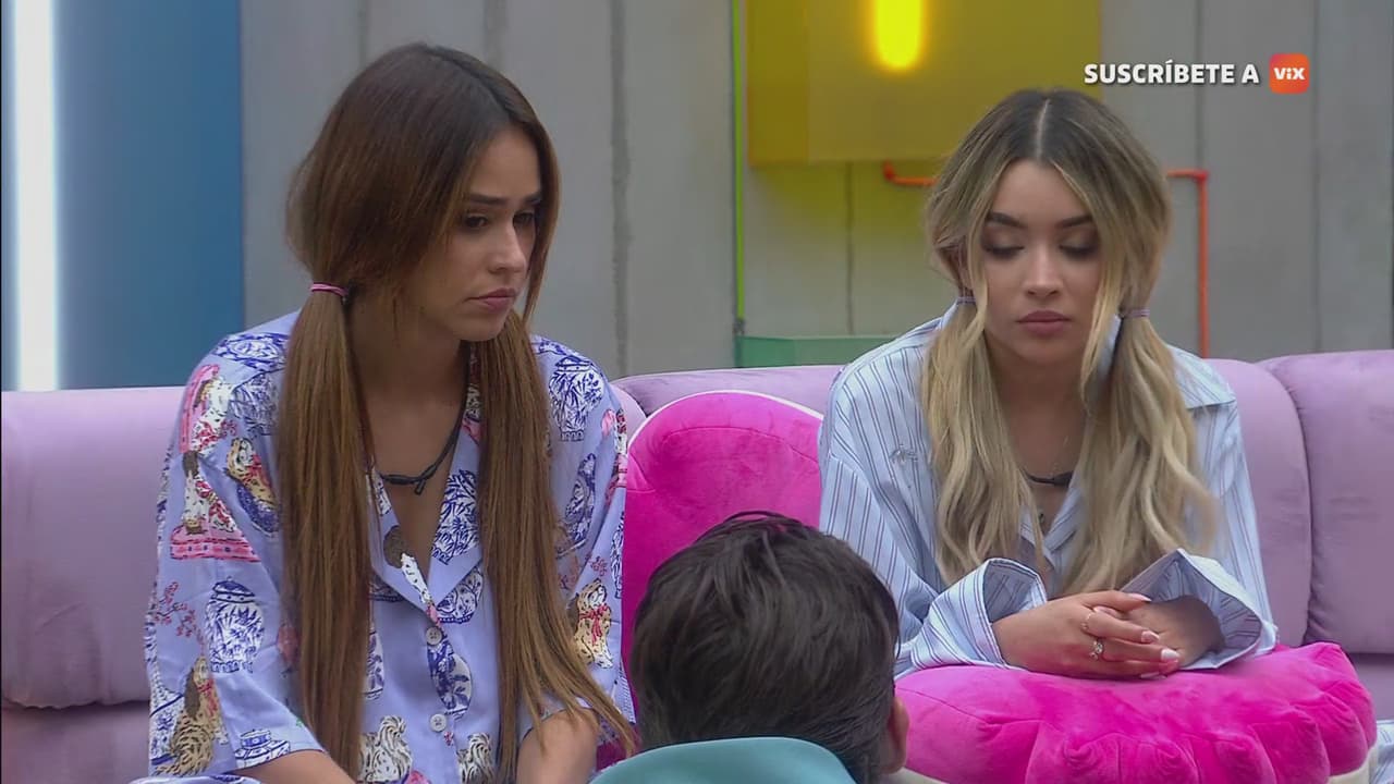 Brianda le cuenta a Luis cómo reaccionaron los demás cuando se salvó de la eliminación