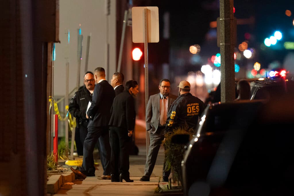 Los hechos ocurrieron pasadas las 10:00 pm. Cuando los agentes llegaron las personas salían gritando del lugar.