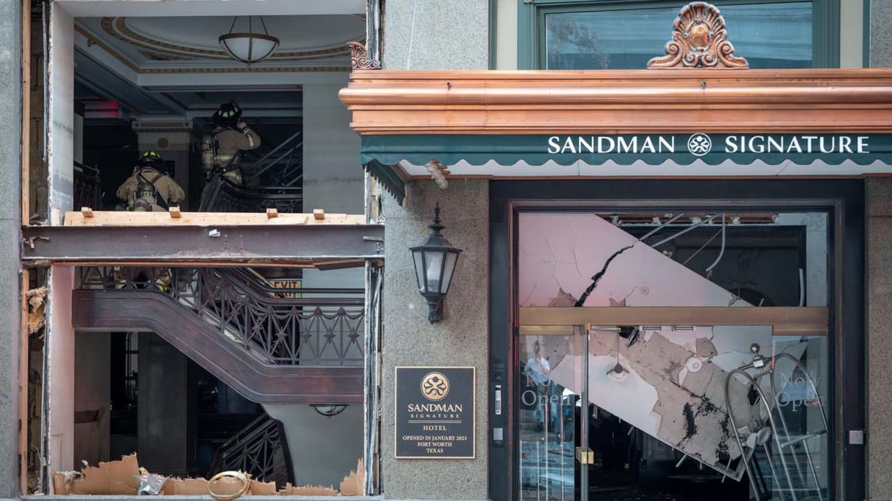 Explosión en Hotel Sandman, Fort Worth: 21 heridos tras detonación en el sótano. 
<b>Incidente a las 3:30 pm en calle Houston movilizó a equipos de emergencia</b>. Inicialmente, se informó de 11 heridos y una persona desaparecida, luego se elevó a 21 heridos. Buena noticia con la localización de la persona desaparecida. Calles cerradas para facilitar rescate. 
<b>Imágenes iniciales capturan caos con humo y polvo. </b>