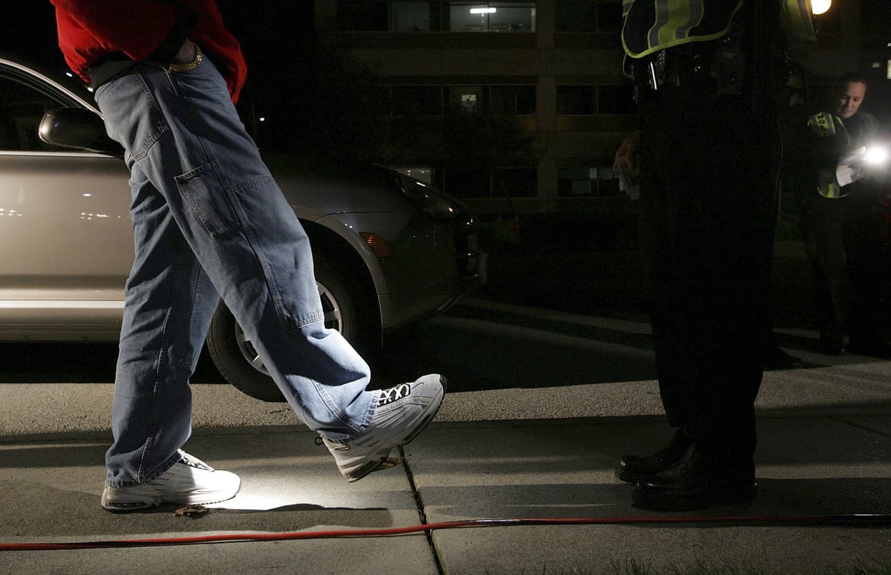 La encuesta, realizada a 3,220 conductores de todo el país, reveló que 1 de cada 5 estadounidenses cree erróneamente que conducir bajo los efectos del alcohol no es un delito penal, sino civil.