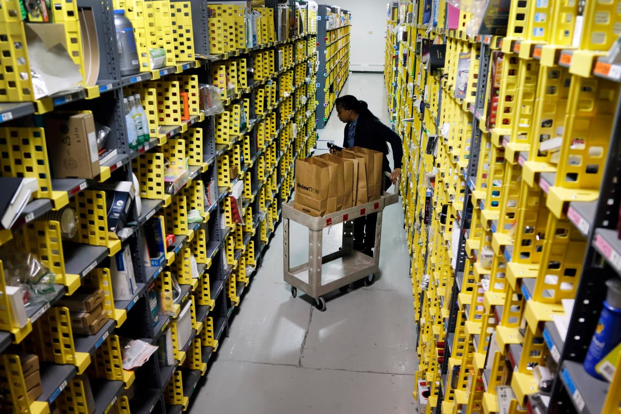 <b><a href="https://www.amazon.jobs/en/search" target="_blank">Amazon:</a></b>
<br>La compañía informó que está buscando a 100,000 empleados para cubrir posiciones en toda su cadena de producción.