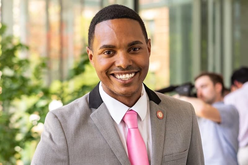 Ritchie Torres, recientemente elegido como el primer congresista afro-latino y abiertamente gay por Nueva York, dijo: "Nuestra pesadilla nacional terminó".