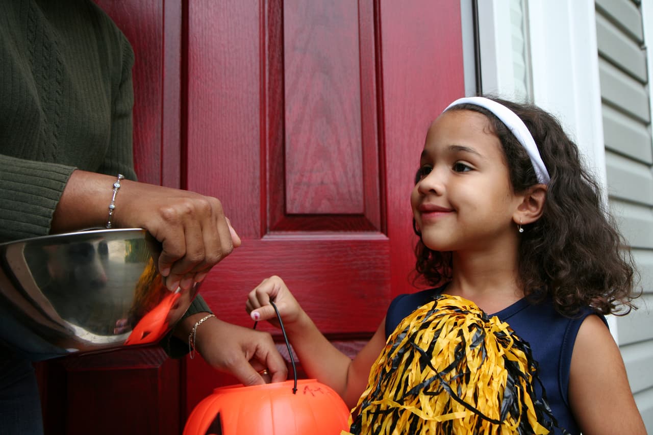 California lanza recomendaciones para celebraciones de Halloween y Día de los muertos durante pandemia