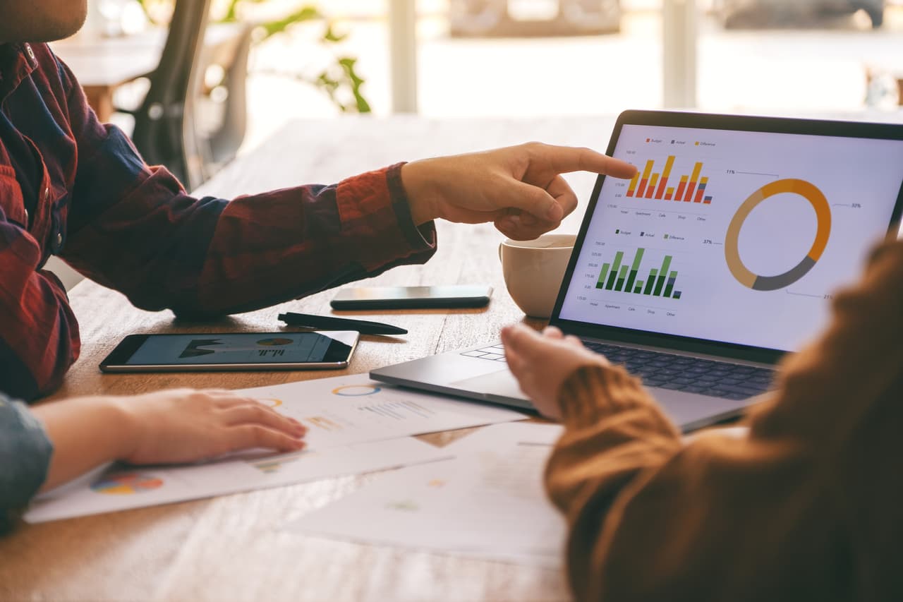 <h3 class="cms-H3-H3">4. Analista de marketing</h3>
<br>
<br>De la mano de la ciencia de datos, el análisis de mercados o marketing es otro de los trabajos que tendrá una importante demanda en el próximo año. 
<br>
<br>📌
<b> Salario promedio por año: </b>$76,470
<br>
<br>📌 
<b>Habilidades requeridas: </b>Conocimiento y habilidad para el análisis de datos, conocimiento de diseño, reporte de datos y capacidad para interpretar escenarios.
<br>