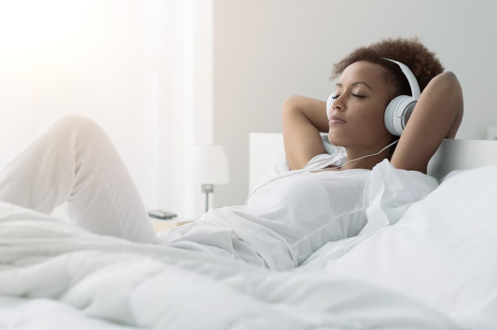 <b>MÚSICA</b>
<br>No olvides el poder de la música para también relajarte y hacerte sentir mejor. Si Mercurio retrógrado te está afectando de más, ponte tus audífonos y escucha a tu artista favorito. Relájate. El punto es estar en control y no dejar que los problemas te afecten.