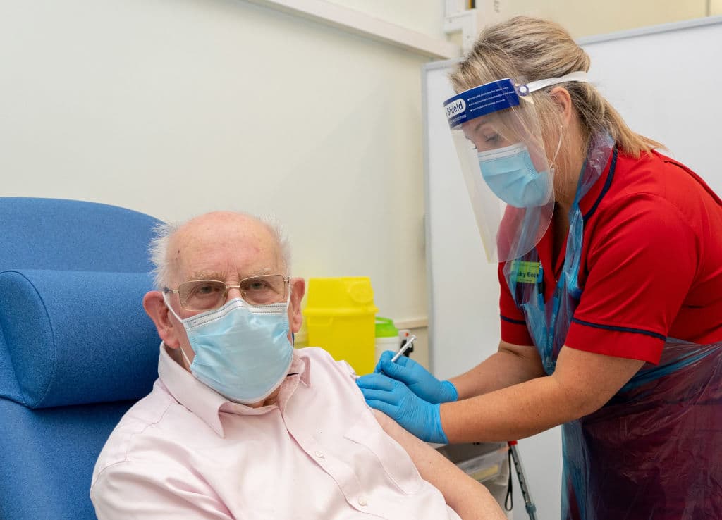 El Departamento de Salud Pública de Georgia tiene un plan de 
<a href="https://dph.georgia.gov/">64 páginas</a> sobre cómo administrar de vacuna covid-19 en este estado, 
<b>comenzando por la población más vulnerable. Hasta ahora, no se ha dicho en concreto cuántas dosis de la vacuna va a recibir el estado, pero se habla de cientos de miles.</b>
<br>