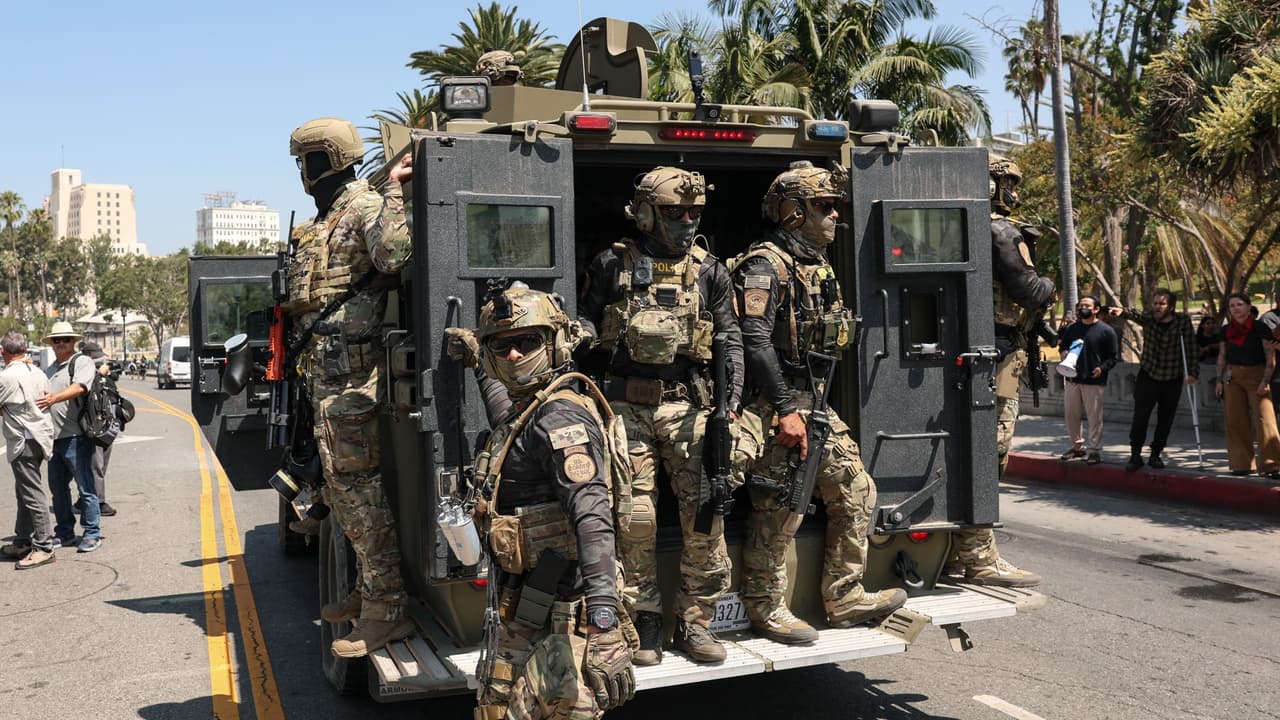 Fuerte presencia de agentes federales provoca tensión y temor en MacArthur Park
