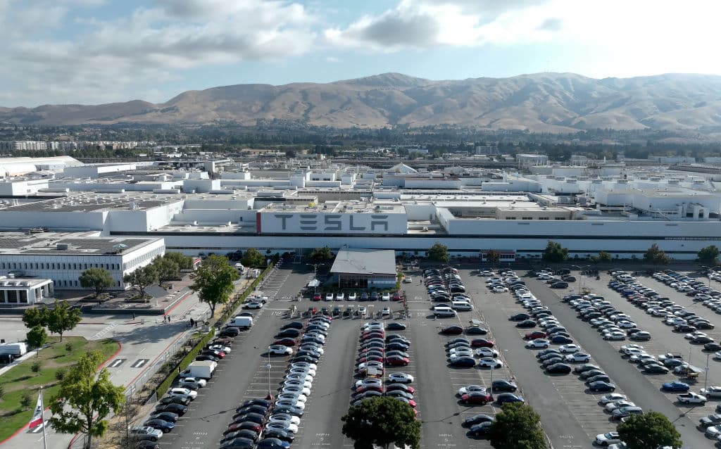 La sede de SpaceX se trasladará 
<b>de <a href="https://www.univision.com/noticias/tecnologia/a-30-pies-bajo-la-superficie-de-los-angeles-elon-musk-muestra-su-prototipo-de-tunel-futurista" target="_blank">Hawthorne, California</a>, a Starbase, en Texas</b>. El lugar está localizado a 23 millas de 
<b>Brownsville</b> y desde allí se ha realizado el lanzamiento de los cohetes de la compañía.