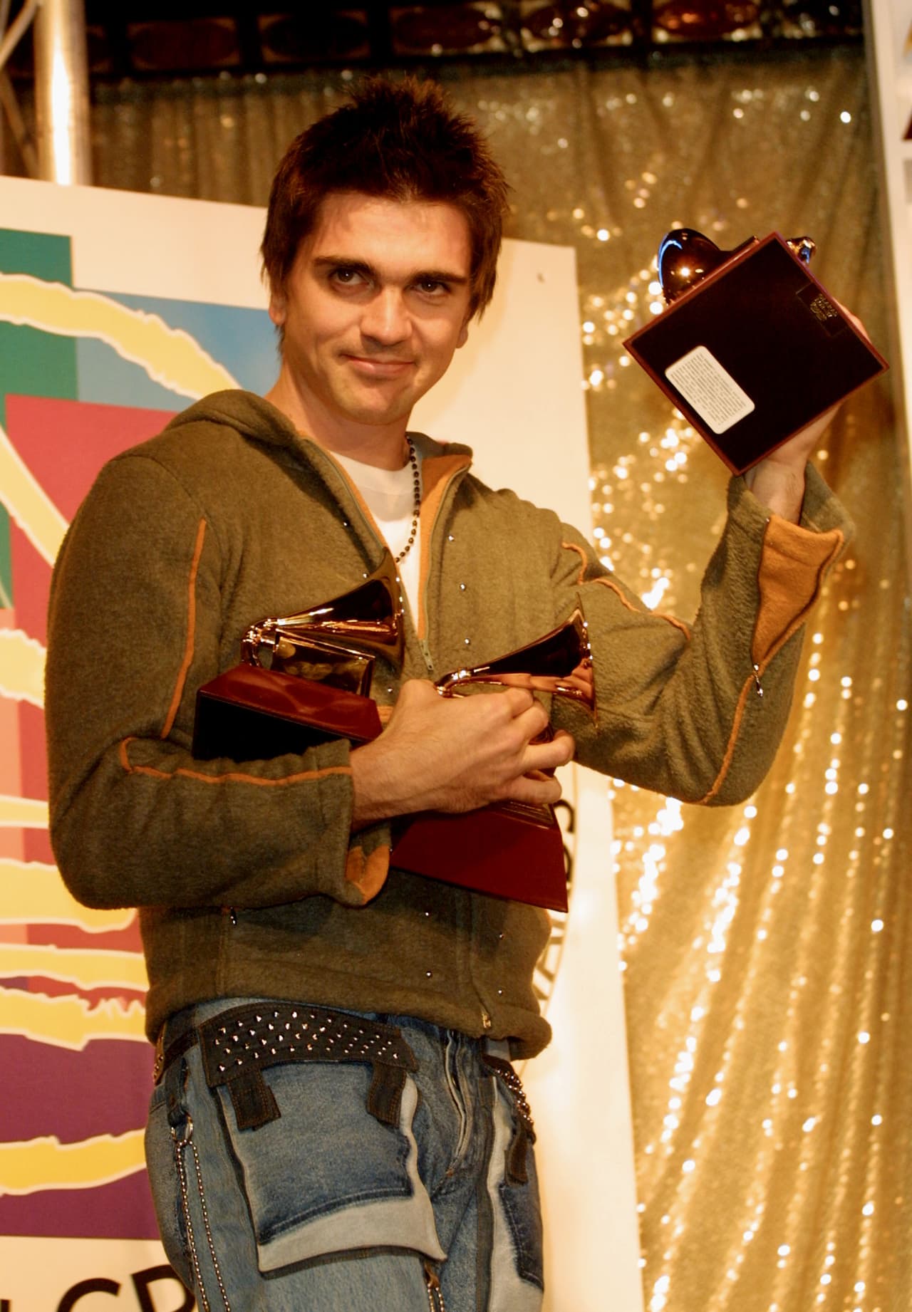 En 2001 el ganador en esta categoría fue
<a href="https://www.latingrammy.com/es/nominees/search?year=2001&field_nominee_work_value=Juanes" target="_blank"> Juanes,</a> y desde aquel Latin GRAMMY su éxito se ha ido hasta el cielo.