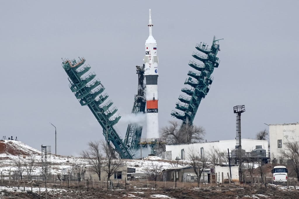 Actualmente hay siete personas a bordo de la ISS, entre ellas dos rusos y un japonés.