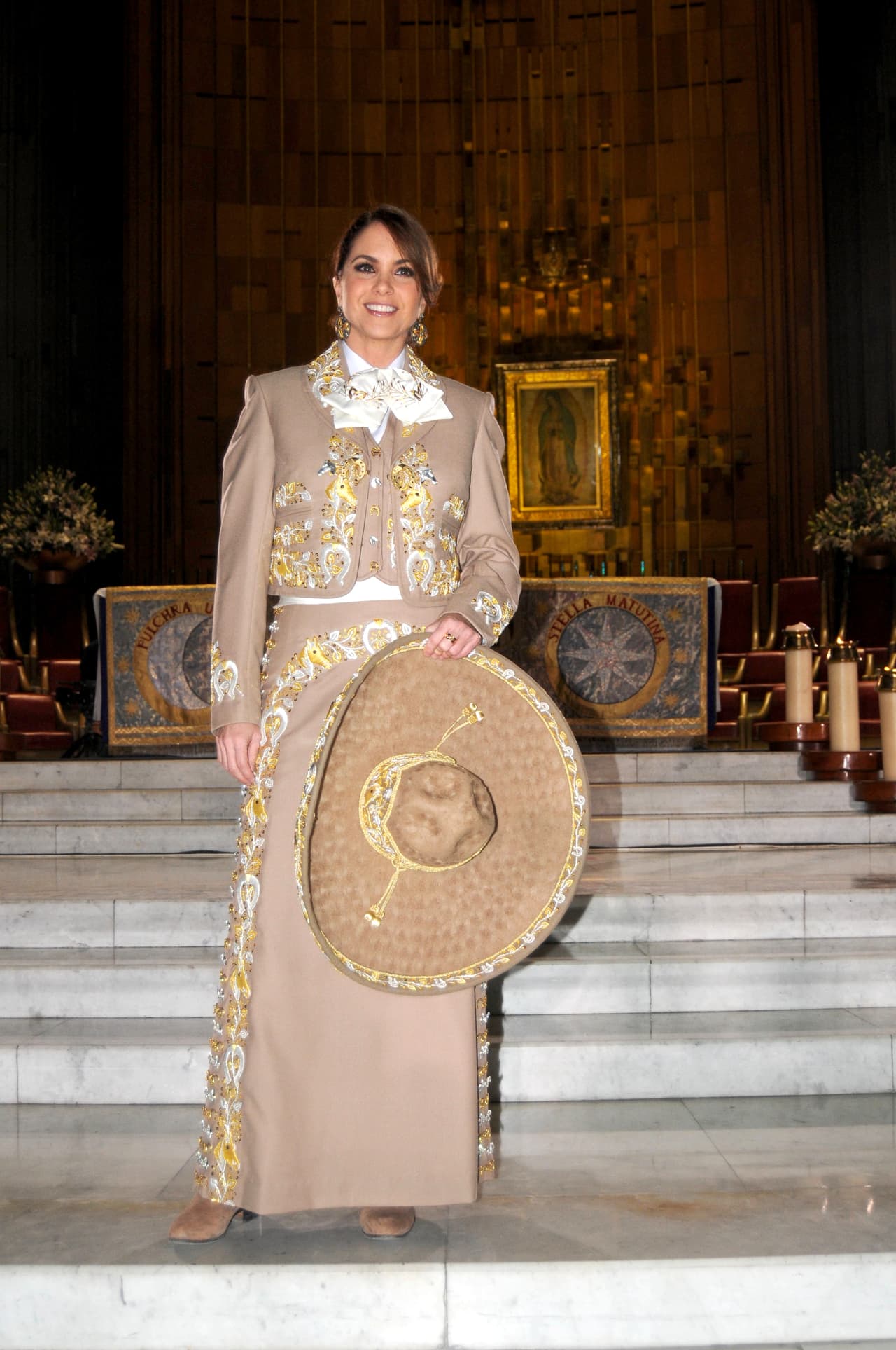 En distintas ocasiones Lucero le ha agradecido a la Virgen de Guadalupe las bendiciones que le ha dado con su familia y en su carrera, por lo que cantarle al pie de su altar desde hace más de 30 años es una experiencia indescriptible. 
<br>