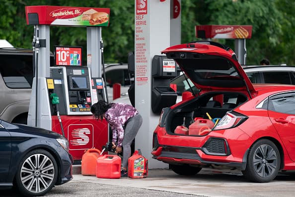 La situación es más apremiante en ciudades como Greenville, Carolina del Norte (en la fotografía) y Spartanburg, Carolina del Sur, donde un 78 % de las estaciones ha dejado de operar, así como en Pensacola, Florida, y Charlotte, Carolina del Norte, que sufren ya el cierre de un 73 % y un 71 %, respectivamente, de los puntos de abastecimiento.
<br>