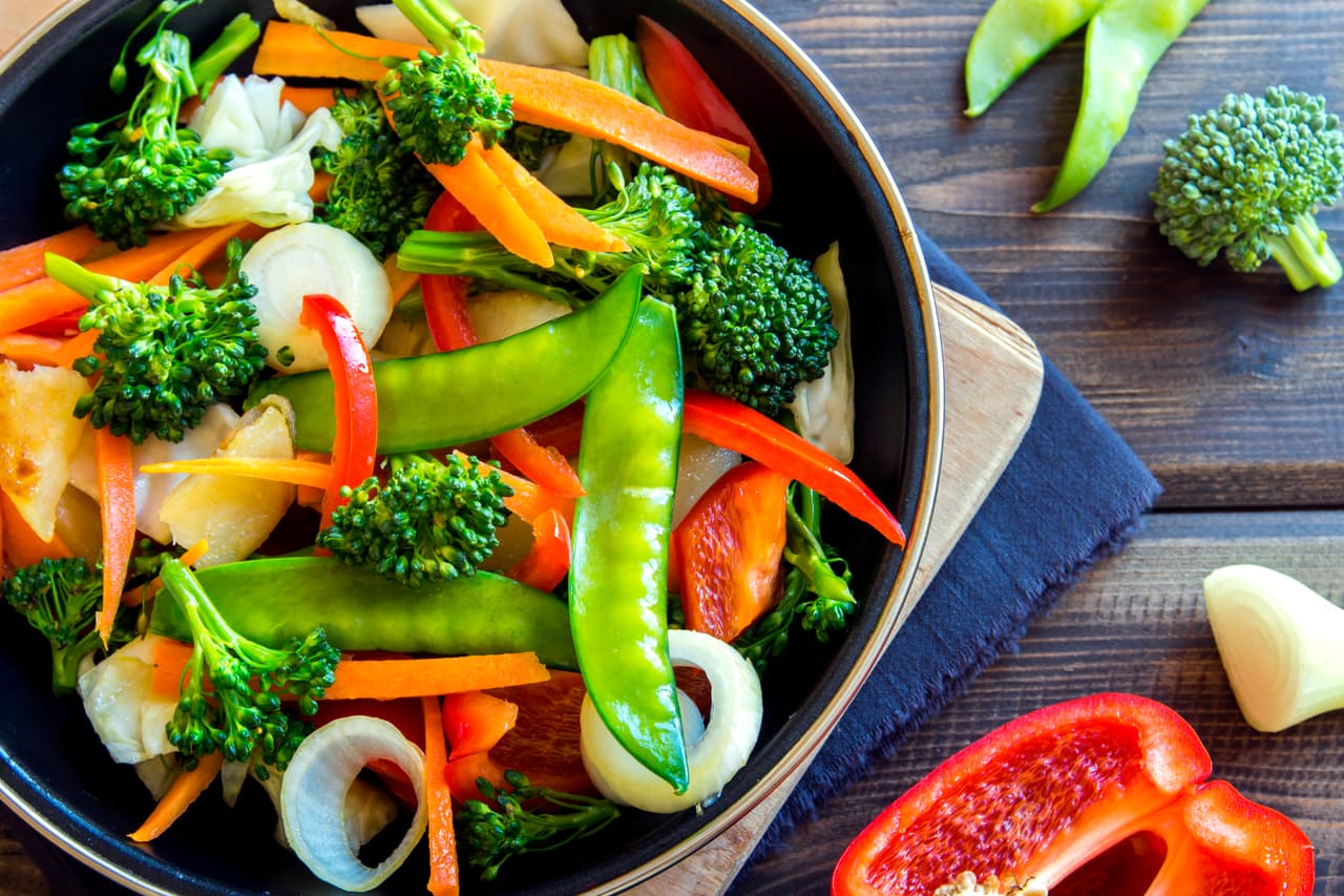 La firma de investigación 
<a href="https://www.reportbuyer.com/product/4959853/top-trends-in-prepared-foods-2017-exploring-trends-in-meat-fish-and-seafood-pasta-noodles-and-rice-prepared-meals-savory-deli-food-soup-and-meat-substitutes.html">Global Data</a>, por su parte, constata que el vegetarianismo ha aumentado 600% en Estados Unidos desde el año 2014. El 6 por ciento de la población se identifica como vegana (esto es, que no consume ningún producto de origen animal).
