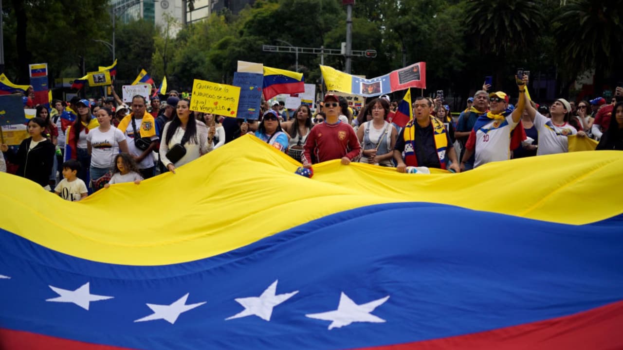 Cómo Maduro encontró en las redes sociales un nuevo "enemigo" mientras sigue sin publicar las actas de las elecciones en Venezuela 