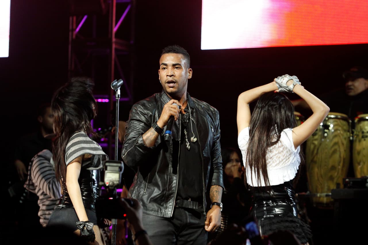 Rebecca López: la expareja de Don Omar denunció haber sido atacada por el reggaetonero, que tuvo que pagar 600,000 dólares para obtener su libertad, tras ser arrestado por acusaciones de violencia doméstica.