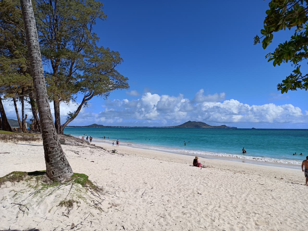 <b>Puesto 5. Kailua Beach Park. Kailua, Hawaii</b>
<br>
<br>Las playas en el Kailua Beach Park son de las mejores de Hawaii. La temperatura cálida del agua, los vientos constantes en alta mar y un arrecife protector hacen que parte de esta playa sea ideal para deportes como windsurf y kitesurf. Las vistas son espectaculares.