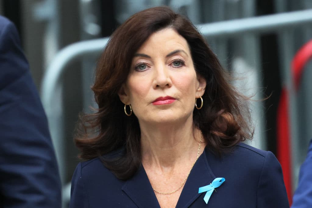 Gobernadora Hochul envía ayuda y soldados a Florida para ayudar tras el paso del huracán Ian 
