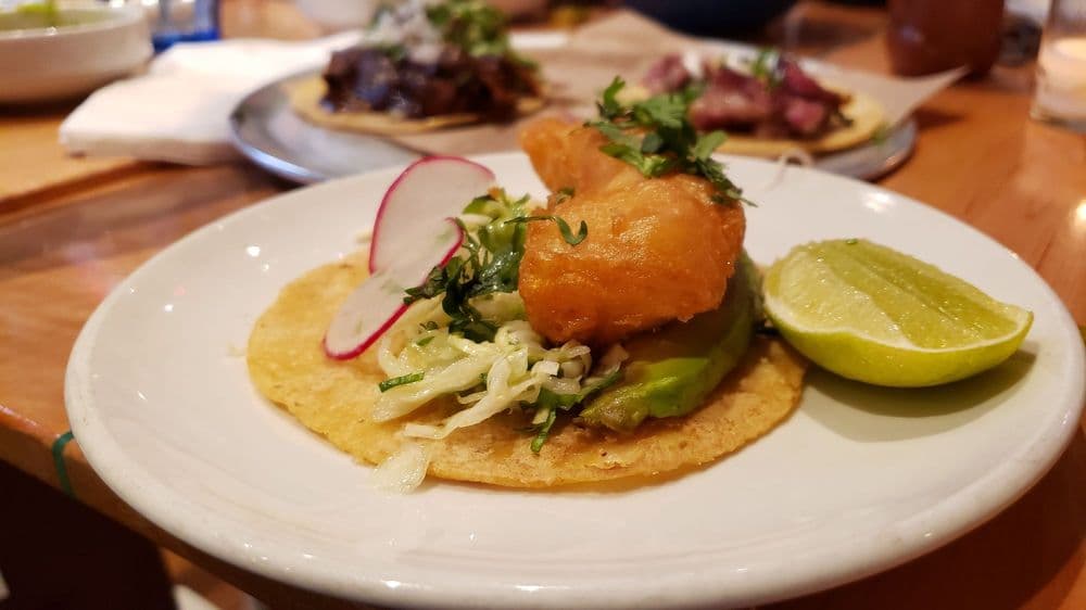 <b><a href="https://www.missiontaqueria.com/">Número 7: Mission Taqueria (1516 Sansom St Fl 2 Philadelphia, PA 19102)</a></b>. Ofrece tacos, ceviches, jugos y margaritas en un “hermoso y luminoso espacio interior/exterior”, según sus dueños.