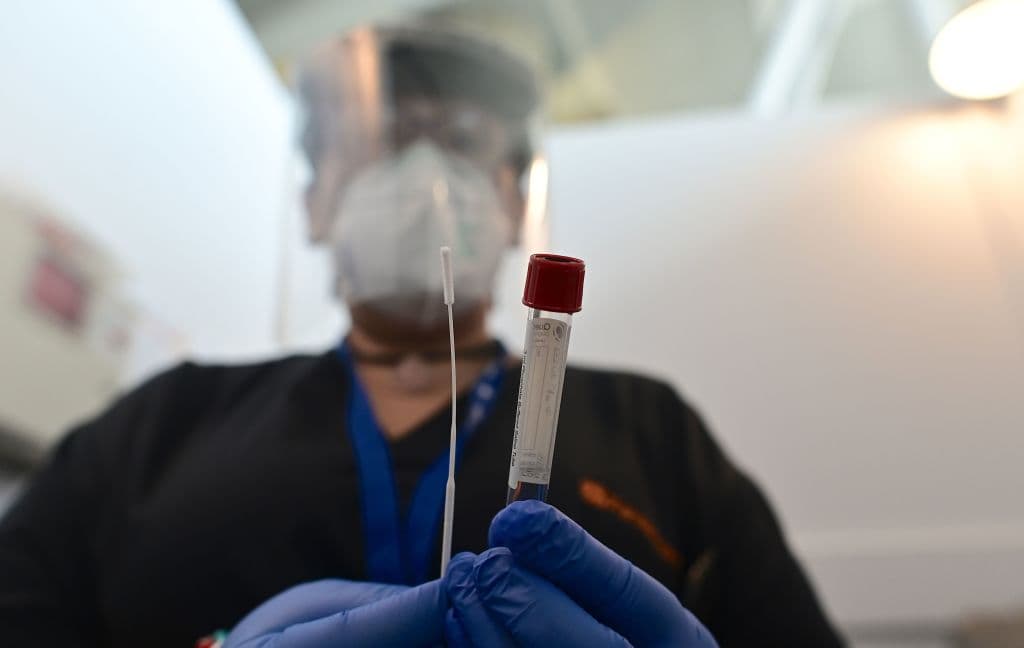 Más de 40 países prohíben vuelos desde Reino Unido: esto es lo que se sabe sobre la nueva variante del coronavirus