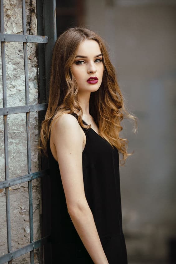 Te recomendamos usar este color: si quieres tener una conversación íntima, tienes tu primera cita, pretendes ser seductora; abstente de vestirlo si tienes una entrevista laboral o quieres convencer a alguien.