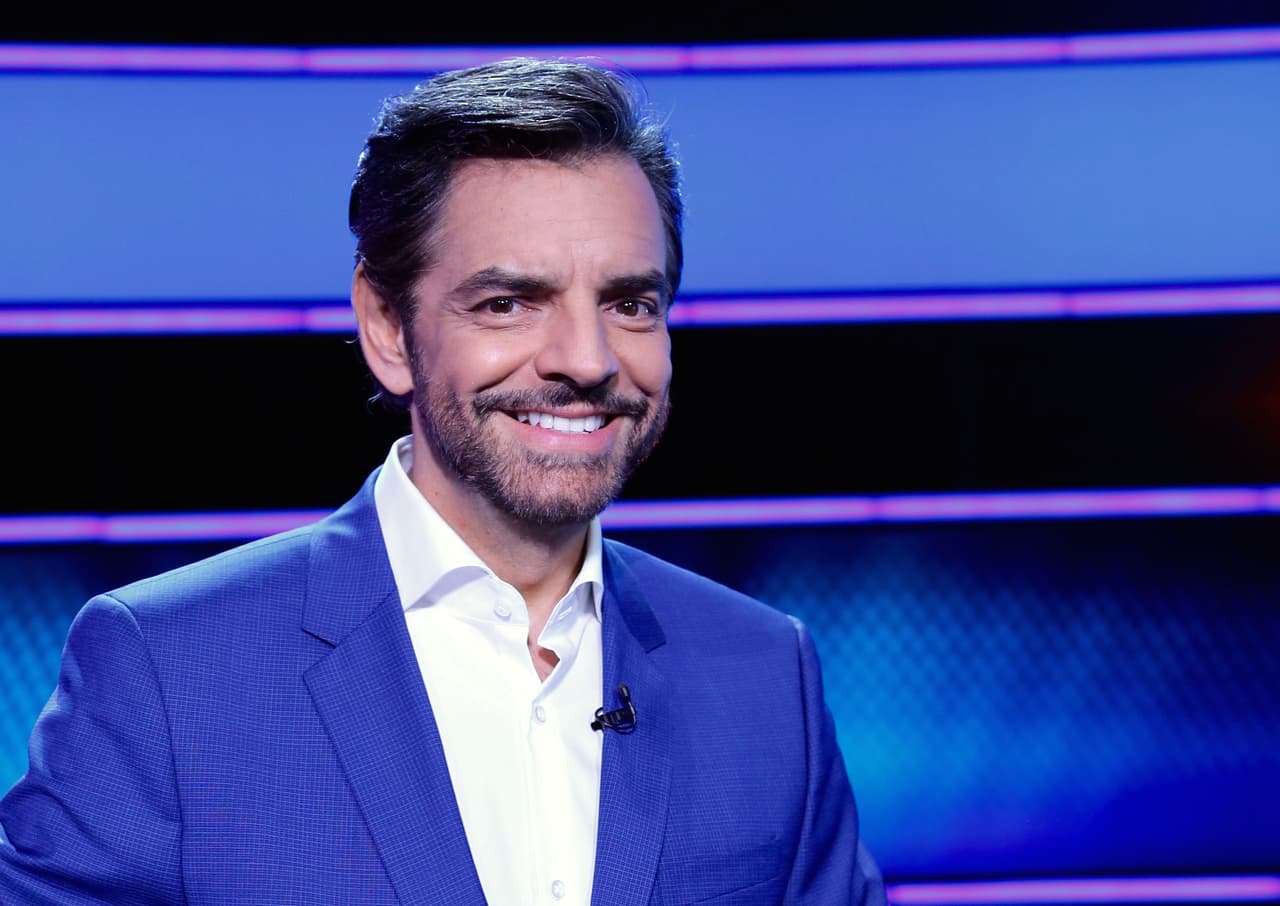 En su mensaje de la noche de este domingo, Eugenio Derbez compartió que gran parte de las últimas semanas ha permanecido "dormido" y "sedado". 
<br>