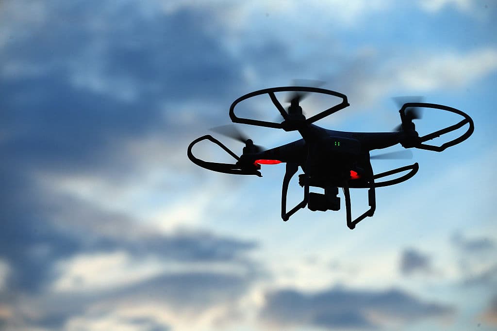 ¿Es un dron o un avión? Cómo distinguirlos en medio de la preocupación por los misteriosos drones en EEUU