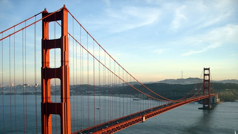 <h3 class="cms-H3-H3">California</h3>
<br>A partir de 2015 la ley AB 60 le permite a los indocumentados tener una licencia de conducir y manejar de manera legal. Para obtener una licencia es necesario mostrar una prueba de identidad y de residencia en el estado y pasar el examen de conducción. El examen teórico se puede tomar en español. En 
<a href="https://www.dmv.ca.gov/portal/dmv/detail/ab60/index?lang=en"><u>esta página </u></a>puedes encontrar más información.