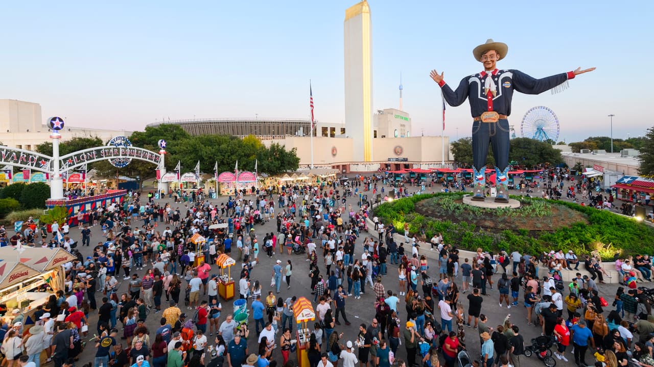 Las entradas ya están disponibles, 
<b>desde los $15 por un pase diario, hasta los $50 para la opción más completa</b>, que te permitirá asistir los 24 días del evento. Para más información, 
<a href="https://bigtex.com/buy-tickets-new/" target="_blank">puedes visitar su página web haciendo clic aquí</a>.