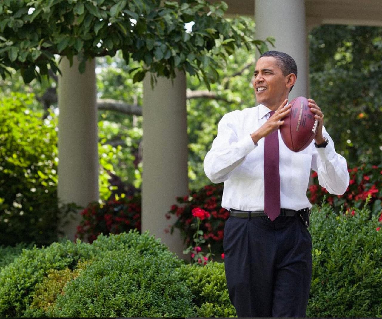 <b>Superbowl.</b> El domingo del gran juego de fútbol, Donald Trump aprovechó para dar una entrevista en televisión. Ese día Pete Souza publicó esta fotografía y escribió: 
<i>“</i>Happy Super Bowl Sunday”.