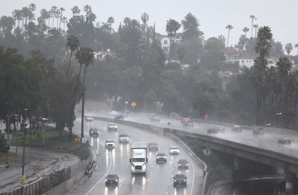 Inundaciones y el cierre de un aeropuerto regional: los estragos del río atmosférico que golpea California