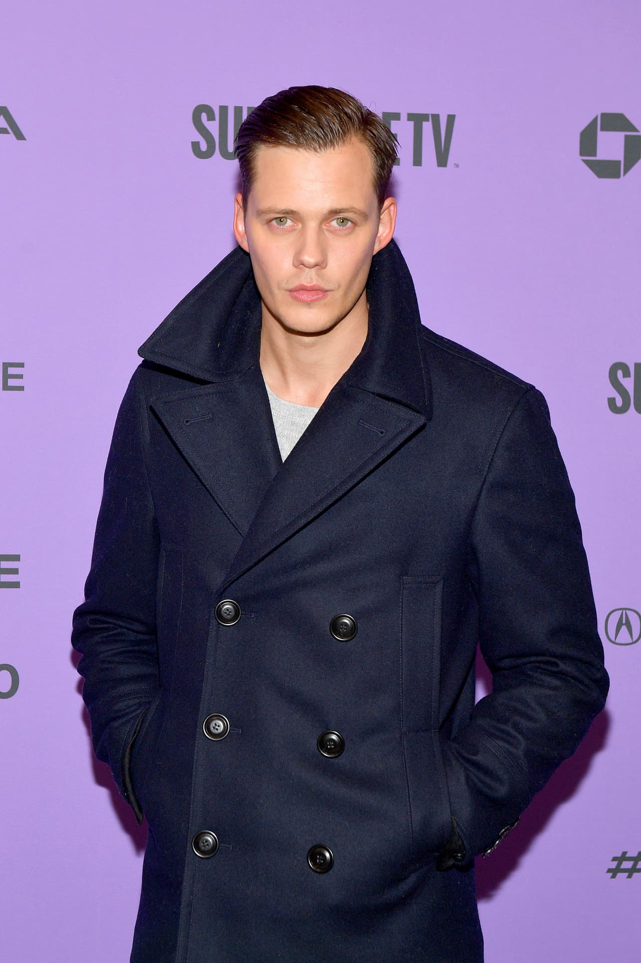 “Es increíblemente guapo”, “Hace que Pennywise sea sexy”, “No puedo creer lo talentoso que es”, “Tengo tanto respeto por él” y “Es increíble”, son algunos de los comentarios que usuarios de Internet escriben sobre el actor.