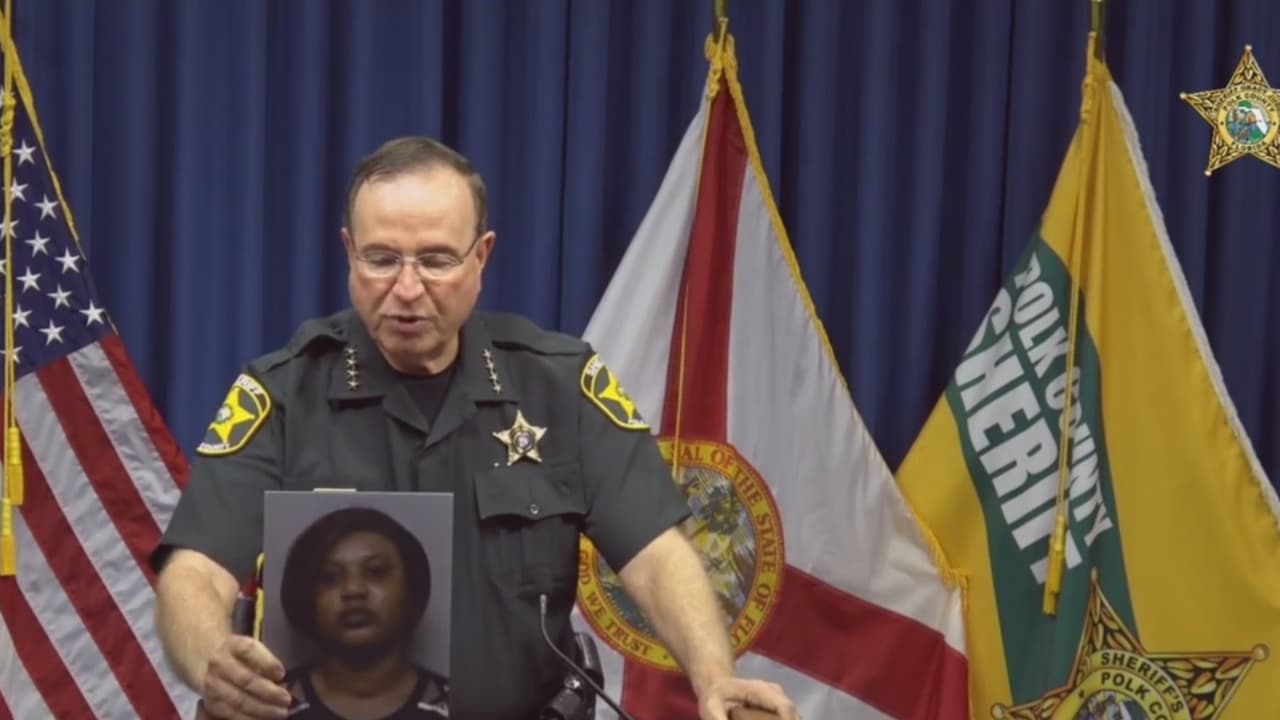 Acusan a una madre de asesinar a golpes a su hijo en el condado Polk