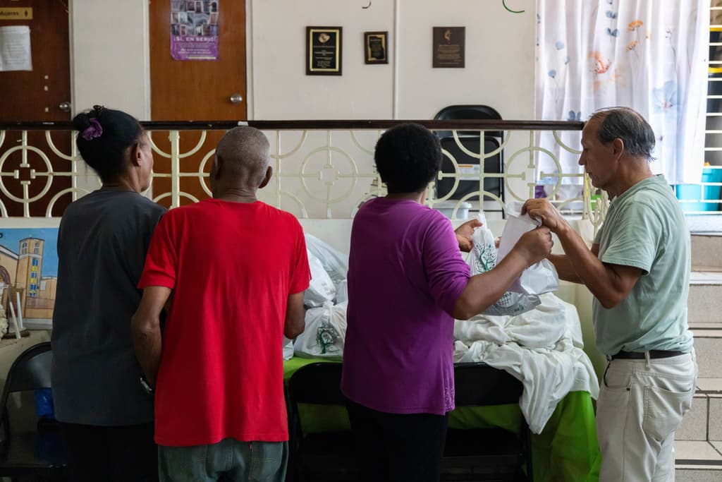 “Aparecen y se los llevan”: el miedo crece entre migrantes en Puerto Rico