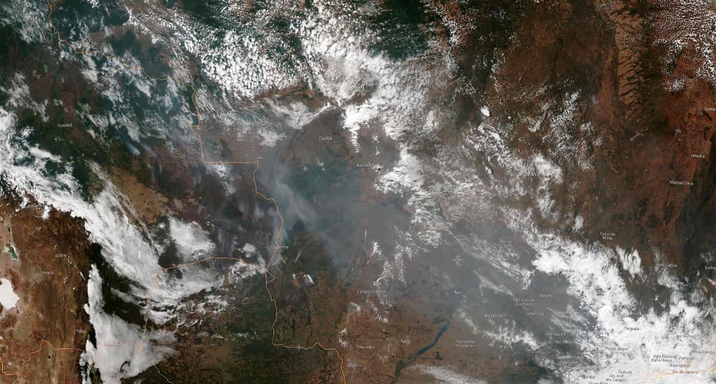 Datos satelitales del Instituto de Investigaciones Espaciales (INPE) mencionan que hasta el 22 de agosto hubo 76,720 puntos de incendio, 1,384 más que la víspera, con un 52.6% de ellos en la región amazónica. 
<br>