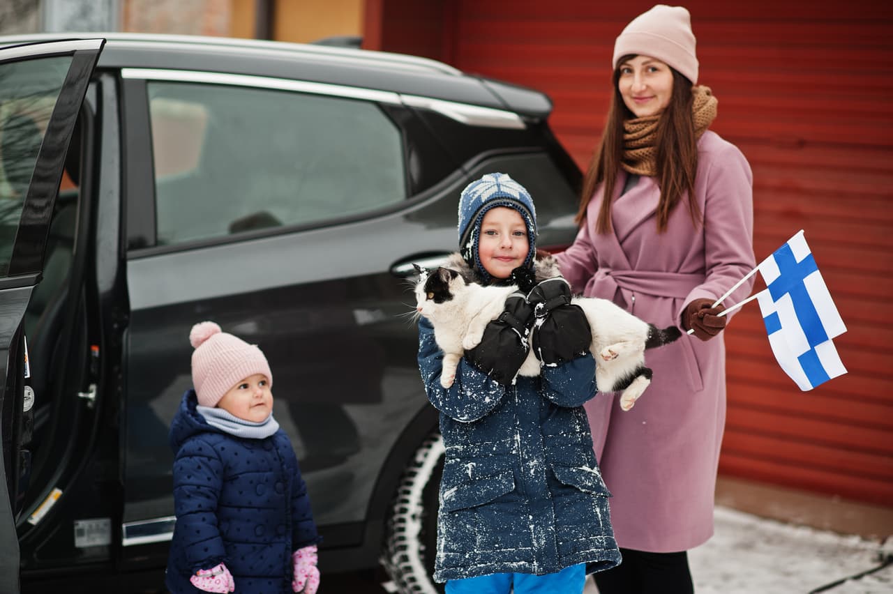 <b>Puesto 1: Finlandia</b>
<br>
<br>Por quinto año consecutivo, Finlandia está primero. El país tiene uno de los mejores sistemas educativos del mundo. Es una sociedad con altos niveles de igualdad y se enfoca en la generación de igualdad de oportunidades. 
<br>
<br>Algunos factores que explican
<b> la alta felicidad de Finlandia así como de los otros países escandinavos, es la confianza social en los gobiernos, el estado de bienestar administrado por esos gobiernos, la baja delincuencia y violencia además de los altos estándares de vida. </b>