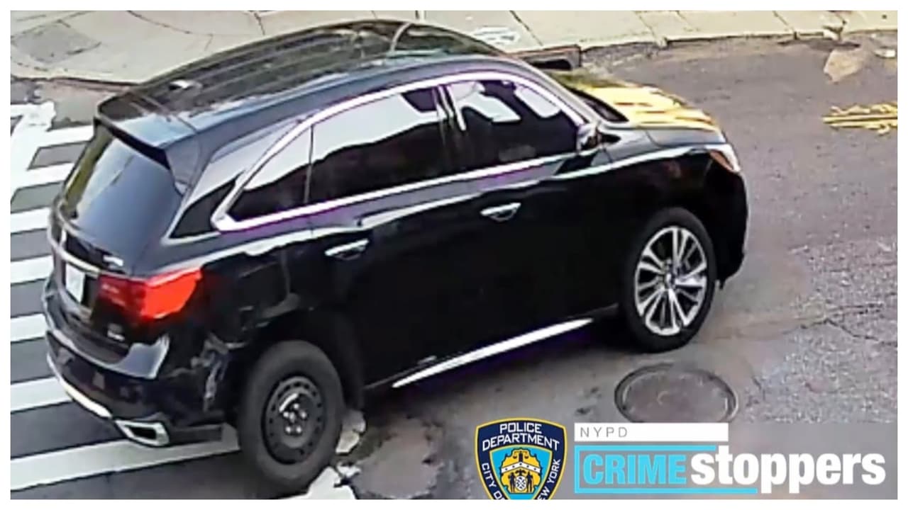 NYPD solicita la ayuda del público para localizar el SUV que aparece en este video. Se sospecha que desde él se disparó contra una madre que caminaba con sus hijos en una calle de Queens.