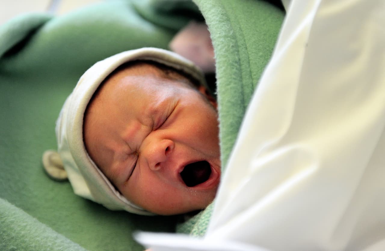 <b>Intérprete del llanto infantil</b>. Más que hambre o sueño, a veces el
<a href="https://www.univision.com/noticias/enfermedades-comunes-en-los-bebes-fotos"> llanto de un bebé</a> también puede revelar alguna patología como sordera, asfixia o 
<a href="https://medlineplus.gov/spanish/ency/article/001196.htm">hiperbilirrubinemia</a> y, gracias a un software desarrollado en el 
<a href="http://www.inaoep.mx/">Instituto Nacional de Astrofísica, Óptica y Electrónica</a>, en Puebla, es posible 'traducirlo'. 
<b>El mecanismo es capaz de procesar el llanto y puede diagnosticar padecimientos con una precisión de hasta 95%</b>, durante sus primeros seis meses de vida.