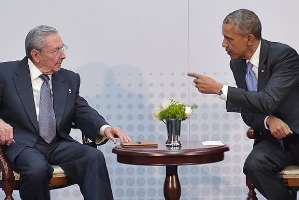 “Obviamente, esto es un encuentro histórico (...) Ahora estamos en condiciones de avanzar en el camino hacia el futuro”, dijo Barack Obama.