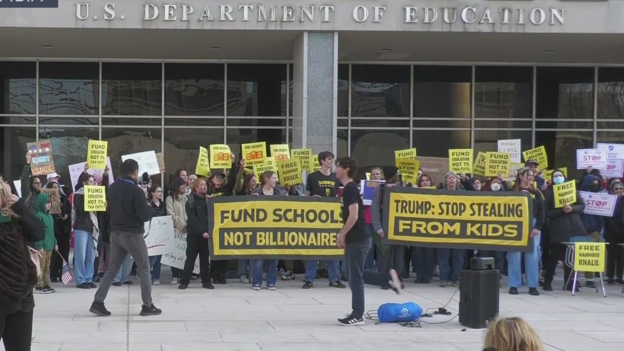 “Exigimos que dejen de recortar fondos al Departamento de Educación”, realizan manifestación en D.C.