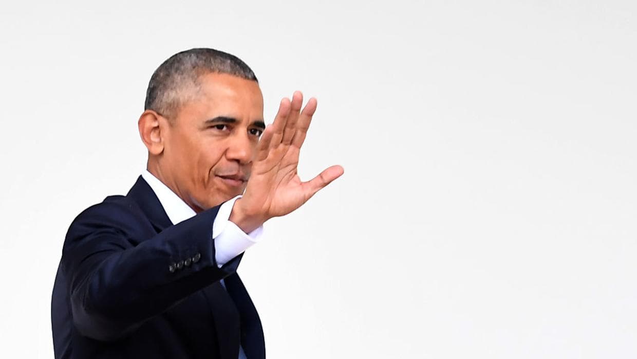 Cuando Obama lanzó su candidatura en 2007, estas ideas se habían vuelto virales en cadenas de emails y en medios de la ultraderecha. En 2011, Trump empezó a hacer más pública y prominente su teoría, hasta entonces marginal. 
<a href="http://time.com/3982723/changing-minds-vaccines/">Investigaciones recientes</a> muestran que 
<b>la peor manera de abrir los ojos a los amantes de las teorías de la conspiración es criticarlos o reírse de ellos</b>, porque esto los pone a la defensiva.