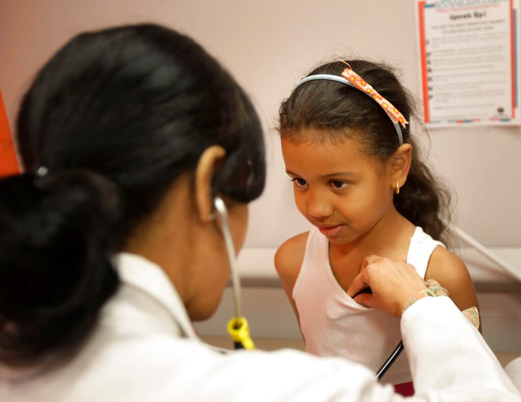 Cómo las políticas antiinmigrantes de algunos estados influye directamente en la salud de los niños latinos que viven en ellos